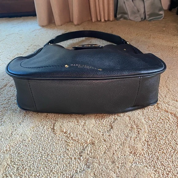 Marc jacob black color leather shoulder bag
